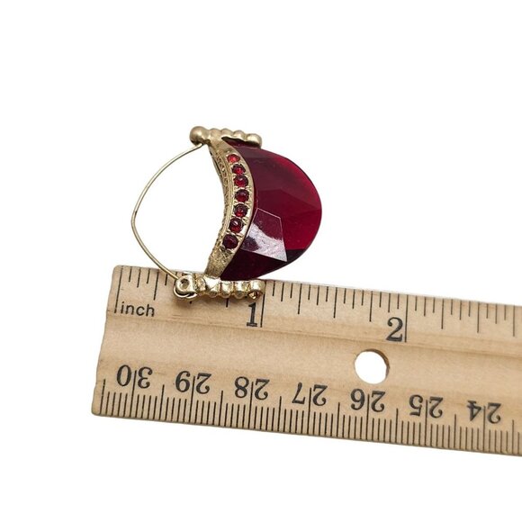 Vintage Costume Jewelry Earrings Gold Tone Metal Red Faux Rhinestones - Picture 4 of 4